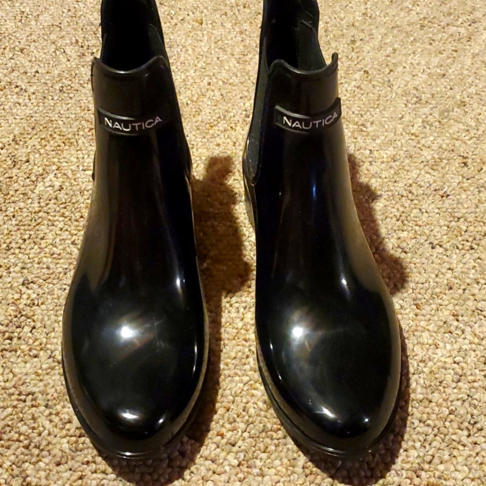Never worn Nautica boots